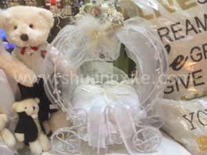 Mini Fairy Tale Carriage Ring Holder (Rental Fees: S$35)