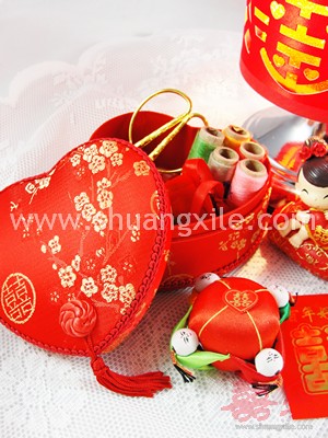 Mini Oriental Sewing Kit (Heart) 